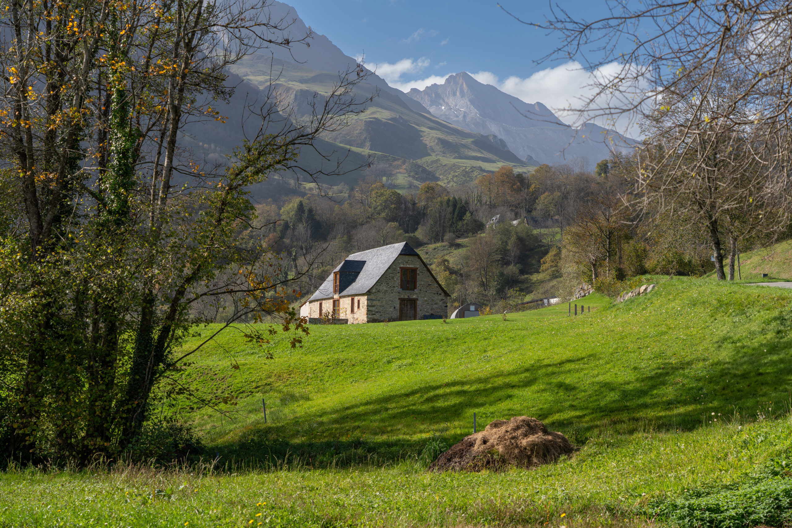 Grange dans la montee du col du Soulor